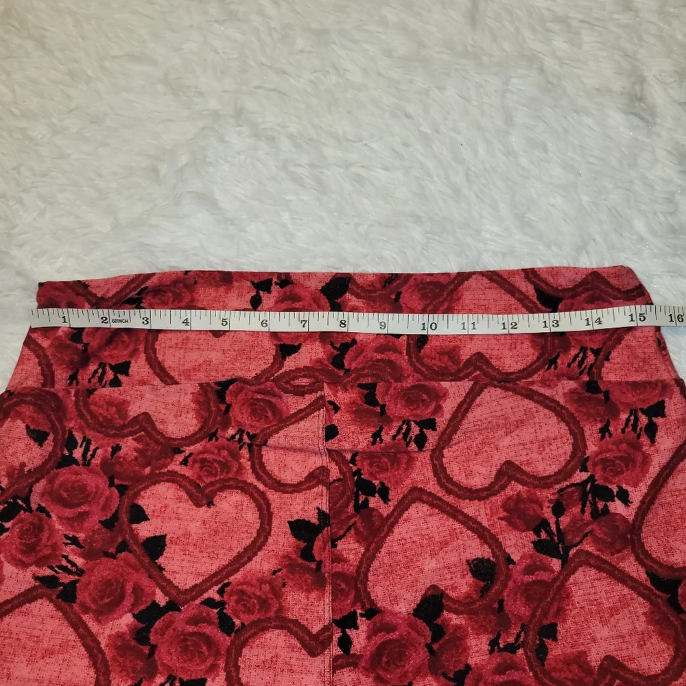 Lularoe hearts and roses Tall & Curvy leggings
